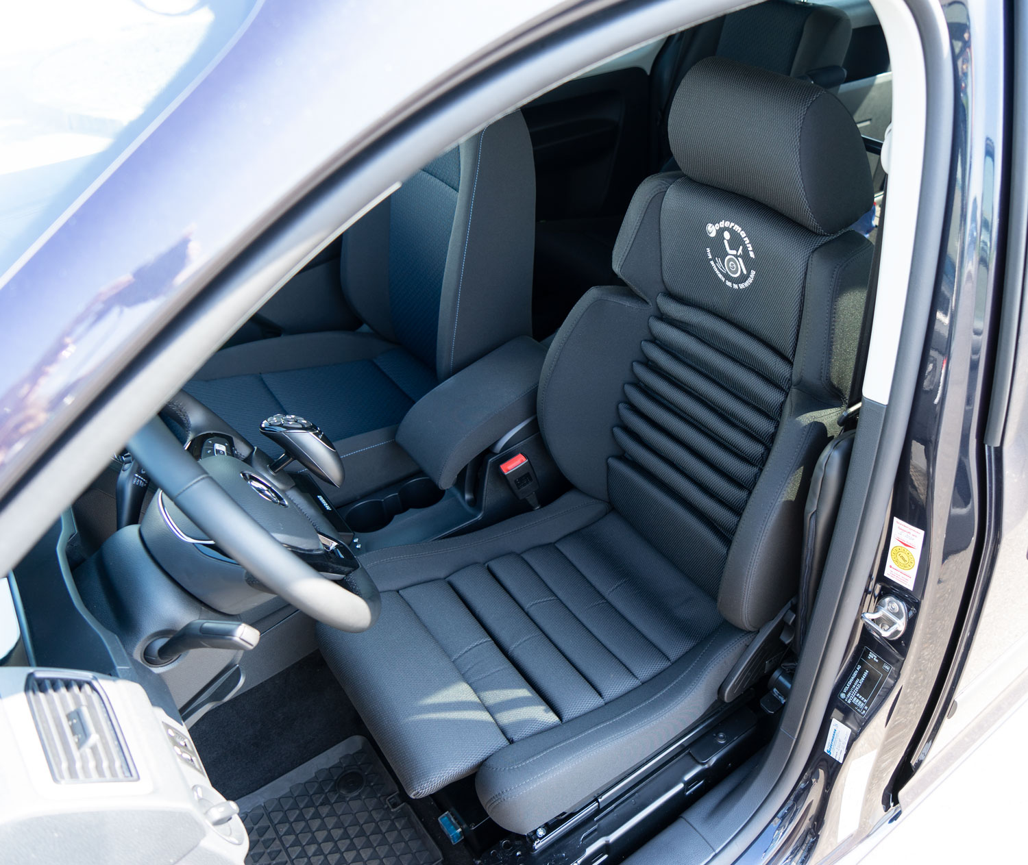 Behindertengerechter Volkswagen Caddy, Selbstfahrerumbau, Rollstuhlverladesystem, Handicap, Gas Bremsschieber, MFD, Rutschbrett, Orthopädischer Sitz, Sodermanns