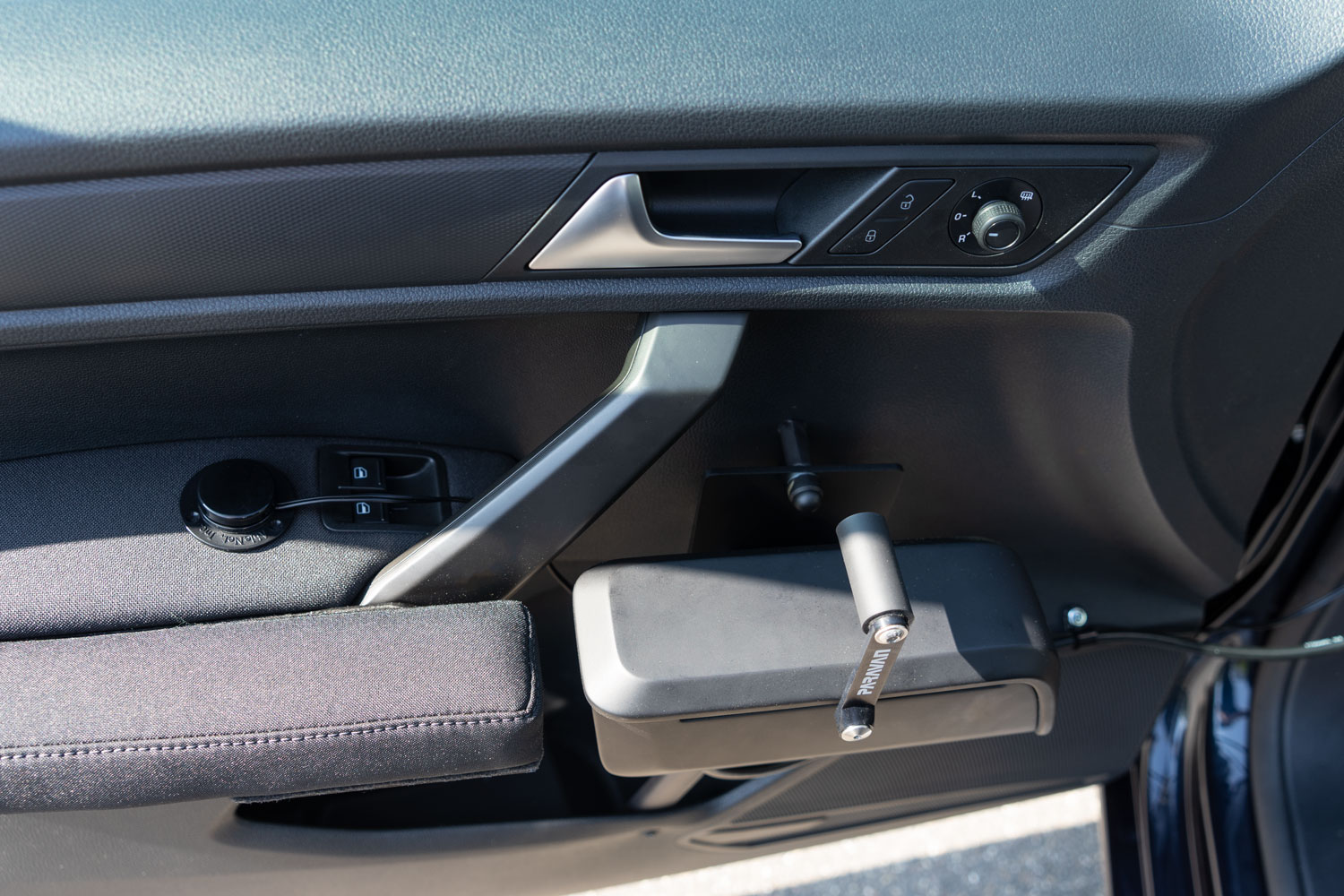 Behindertengerechter Volkswagen Caddy, Selbstfahrerumbau, Rollstuhlverladesystem, Handicap, Gas Bremsschieber, MFD, Rutschbrett, Orthopädischer Sitz, Sodermanns