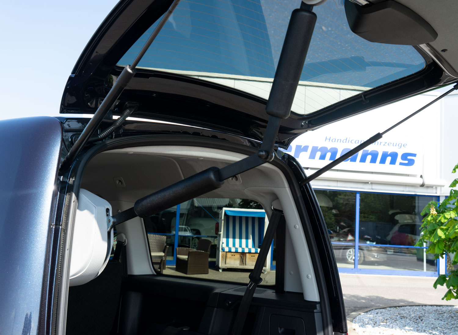 Behindertengerechter Volkswagen Caddy, Selbstfahrerumbau, Rollstuhlverladesystem, Handicap, Gas Bremsschieber, MFD, Rutschbrett, Orthopädischer Sitz, Sodermanns