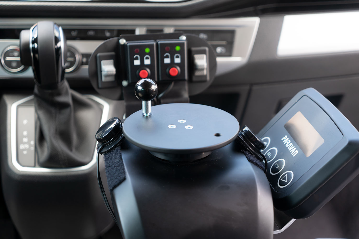 Behindertengerechter Volkswagen T6.1, Selbstfahrerumbau, Hecklift, Space Drive, Minilenkrad, Gas Bremsschieber, Sodermanns