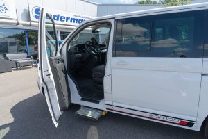 Behindertengerechter Volkswagen T6.1, Selbstfahrerumbau, Lenkhilfe, Leichte Lenkung, Scooterboy, Touchpad, Sprachsteuerung, Bleeper, Heckklappenöffner, Fahrertüröffner, Sodermanns