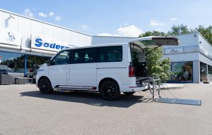 Behindertengerechter Volkswagen T6.1, Selbstfahrerumbau, Lenkhilfe, Leichte Lenkung, Scooterboy, Touchpad, Sprachsteuerung, Bleeper, Heckklappenöffner, Fahrertüröffner, Sodermanns