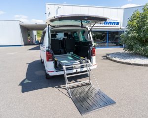 Behindertengerechter Volkswagen T6.1, Selbstfahrerumbau, Lenkhilfe, Leichte Lenkung, Scooterboy, Touchpad, Sprachsteuerung, Bleeper, Heckklappenöffner, Fahrertüröffner, Sodermanns