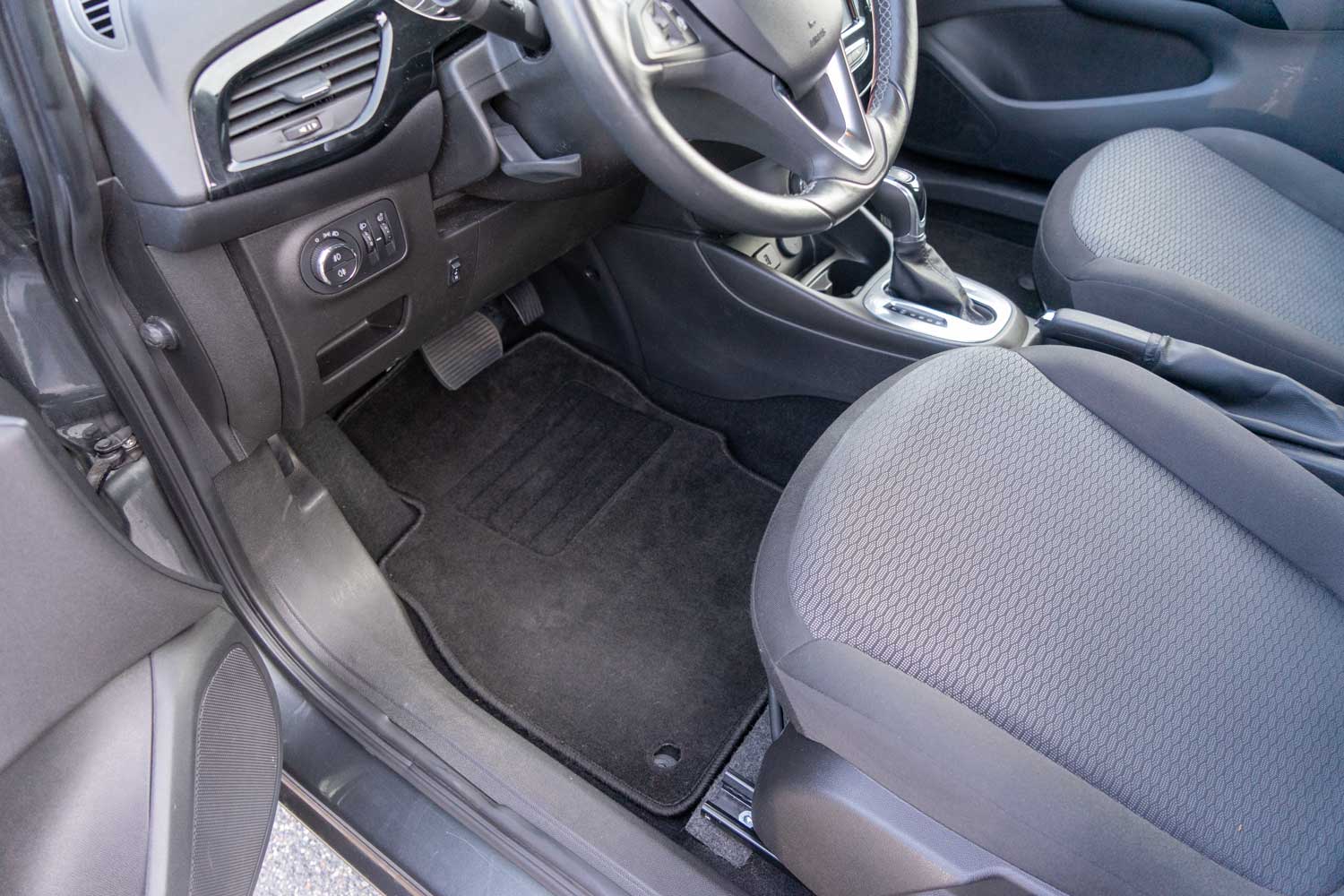 Behindertengerechter Opel Corsa Selbstfahrerumbau, Gebrauchtwagen, Pedalverlängerung, Rollstuhlverladesystem, Automobile Sodermanns