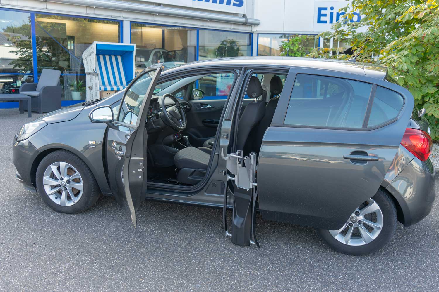 Behindertengerechter Opel Corsa Selbstfahrerumbau, Gebrauchtwagen, Pedalverlängerung, Rollstuhlverladesystem, Automobile Sodermanns