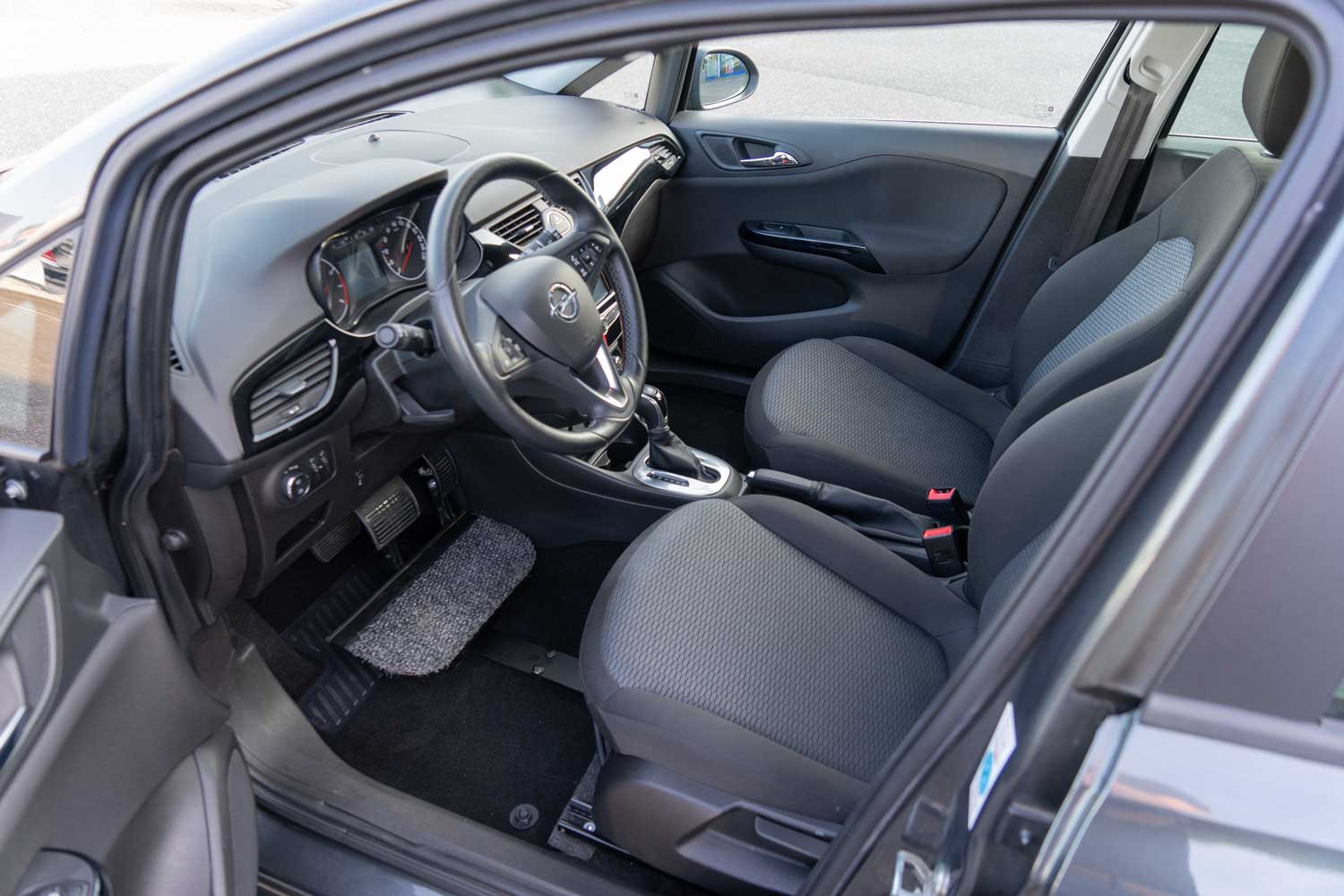 Behindertengerechter Opel Corsa Selbstfahrerumbau, Gebrauchtwagen, Pedalverlängerung, Rollstuhlverladesystem, Automobile Sodermanns