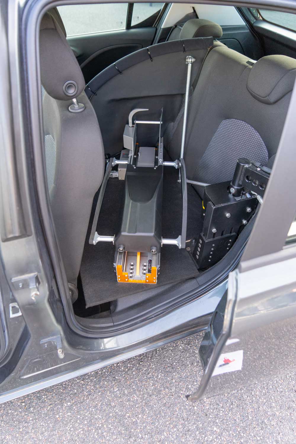 Behindertengerechter Opel Corsa Selbstfahrerumbau, Gebrauchtwagen, Pedalverlängerung, Rollstuhlverladesystem, Automobile Sodermanns