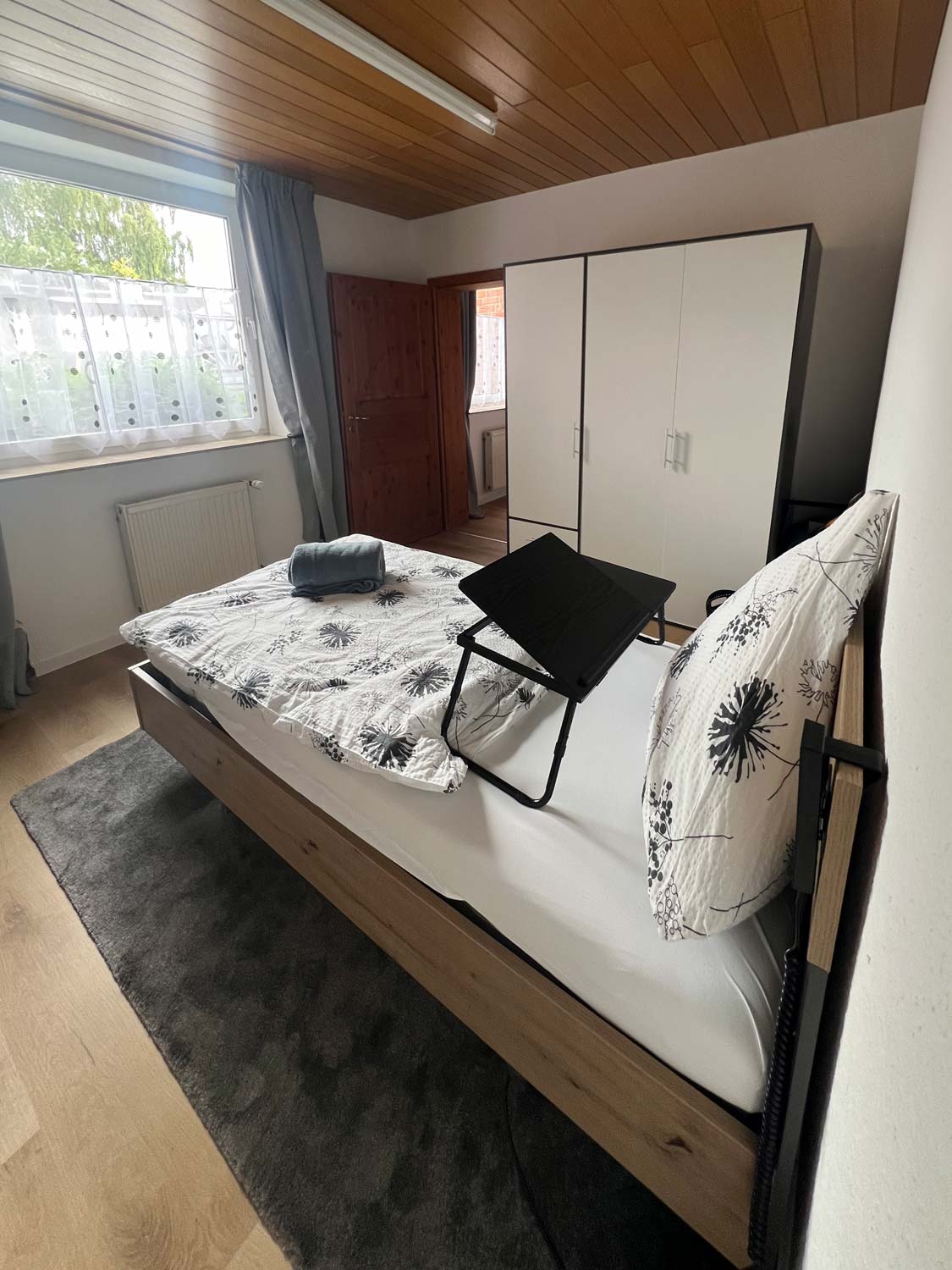 Barrierefreie Ferienwohnung, behindertengerechte Unterkunft mit Pflegebett, Rollstuhlgerecht, modern, betriebsnah, angenehme Lage, Sodermanns