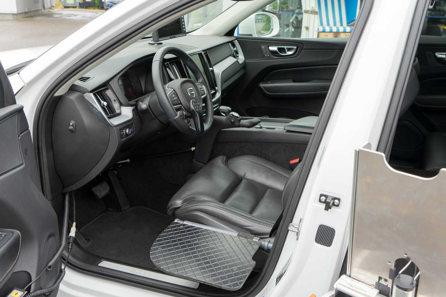 Führerschein mit Behinderung, behindertengerechtes Fahrschulfahrzeug, Volvo XC60, Sodermanns