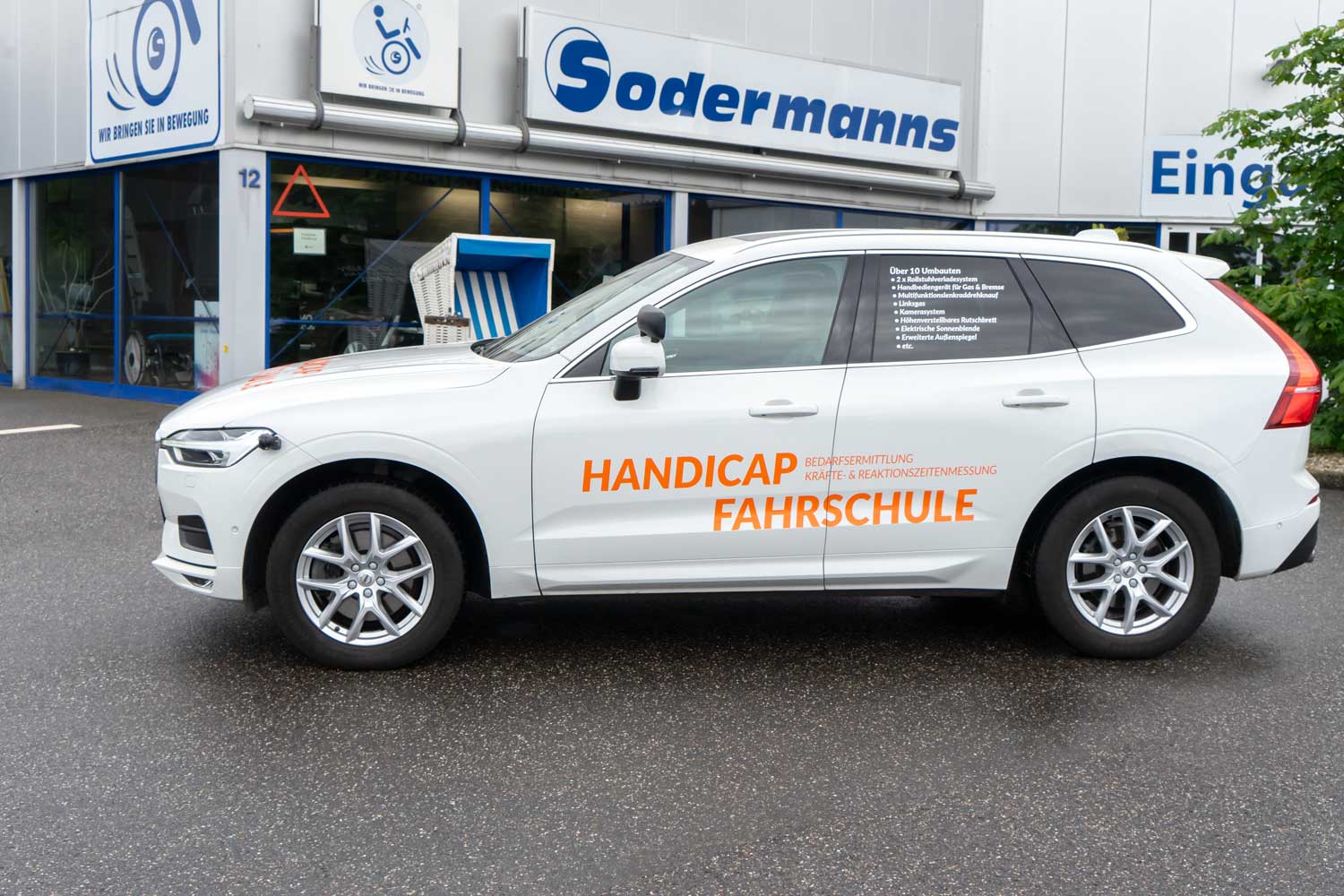 Führerschein mit Behinderung, behindertengerechtes Fahrschulfahrzeug, Volvo XC60, Sodermanns