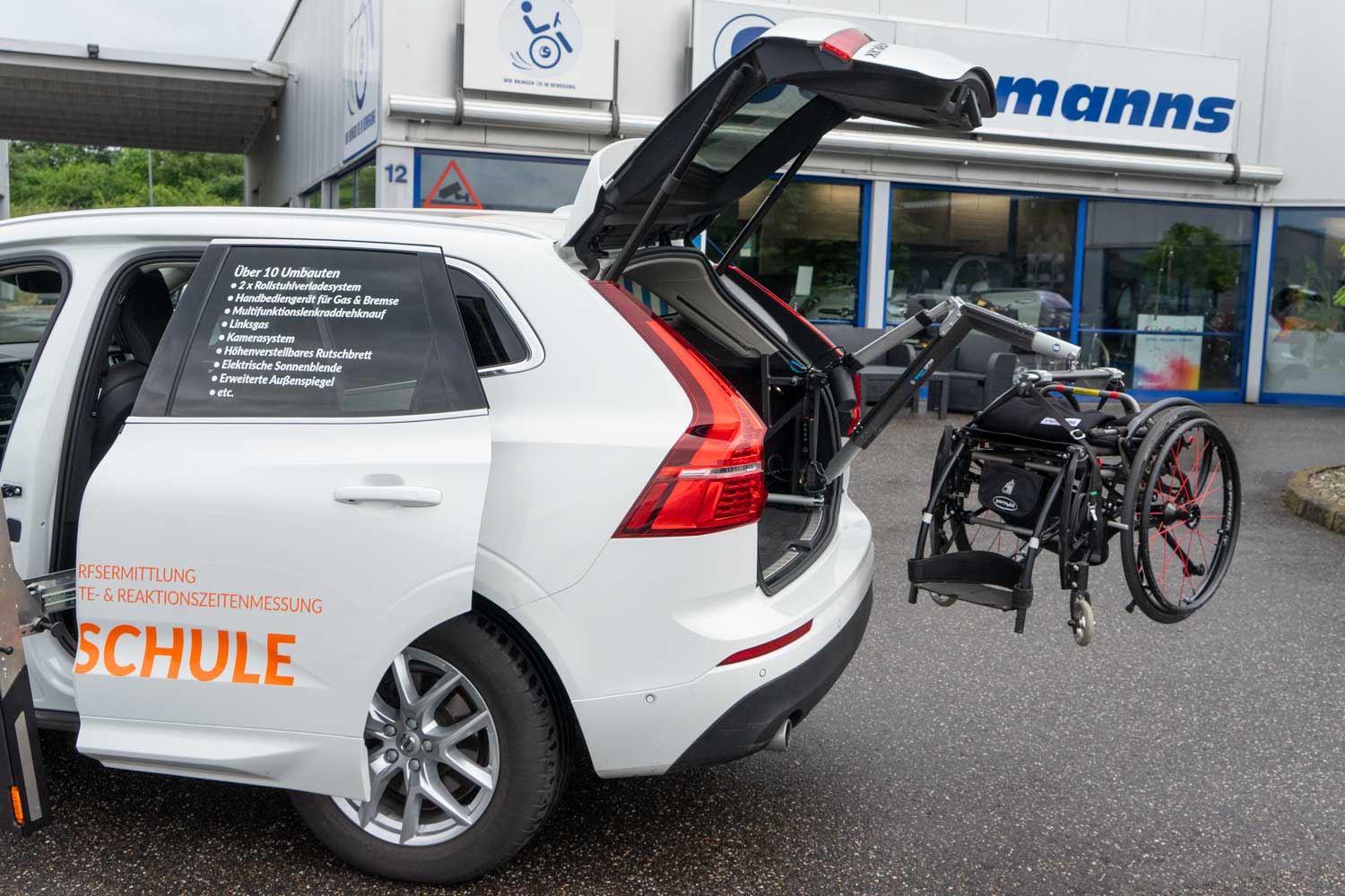 Führerschein mit Behinderung, behindertengerechtes Fahrschulfahrzeug, Volvo XC60, Sodermanns
