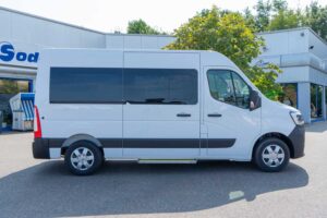 Behindertengerechter Renault Master, Neuwagen, Beifahrerumbau, Hecklift, Smartfloor, Sodermanns