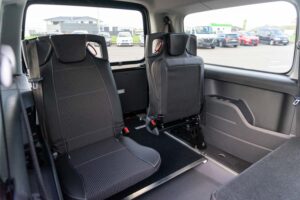 Behindertengerechter VW Caddy Neuwagen, klappbare Sitze, Sodermanns
