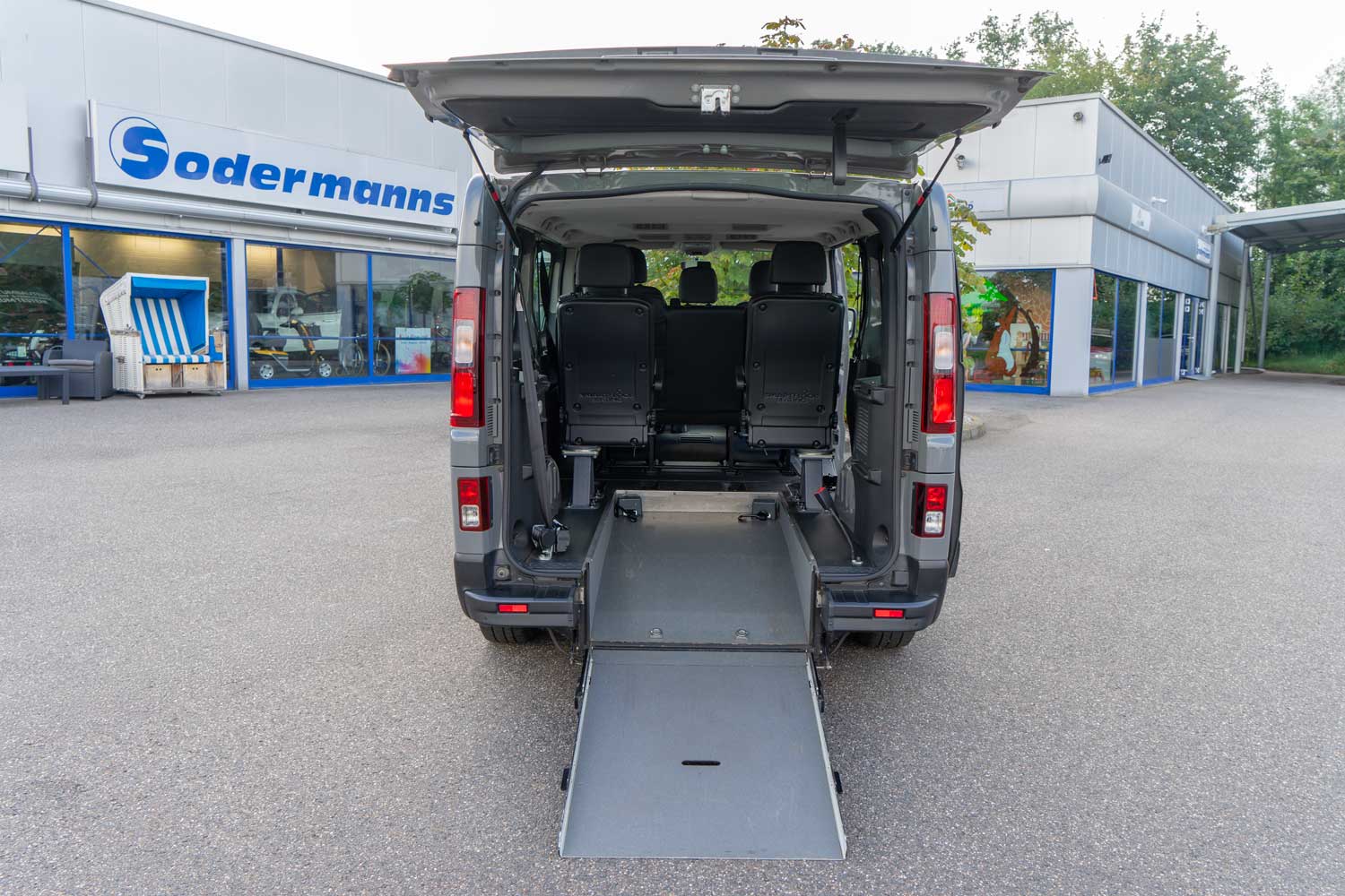 Behindertengerechter Fiat Talento Gebrauchtwagen Heckeinstieg klappbare Sitze, Sodermanns