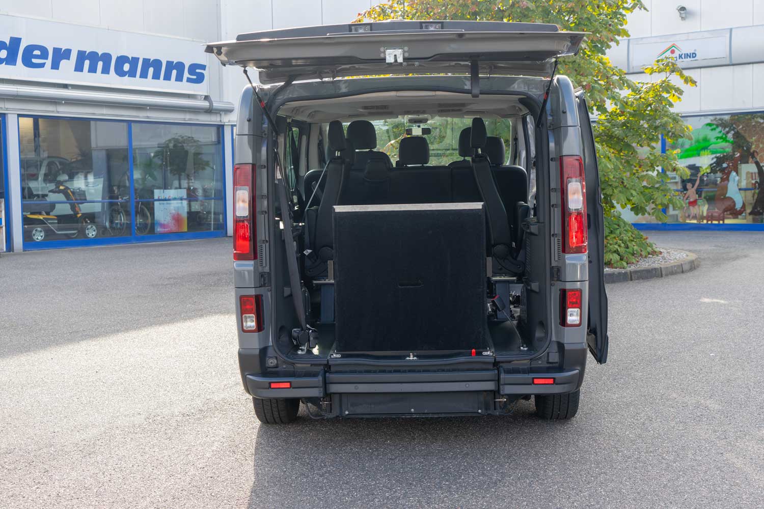 Behindertengerechter Fiat Talento Gebrauchtwagen Heckeinstieg klappbare Sitze, Sodermanns