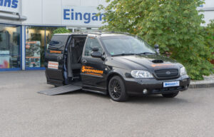 Autofahren mit Gesichtsfeldeinschränkung, VW Touran Fahrschulfahrzeug, Kamerasysteme, Automobile Sodermanns