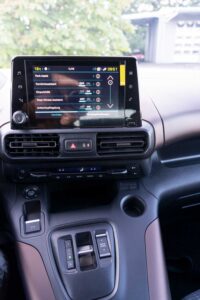 Behindertengerechter Peugeot E-Rifter mit Heckeinstieg, Sodermanns