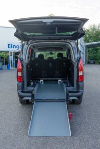 Behindertengerechter Peugeot E-Rifter mit Heckeinstieg, Sodermanns