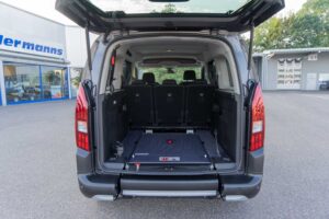 Behindertengerechter Peugeot E-Rifter mit Heckeinstieg, Sodermanns