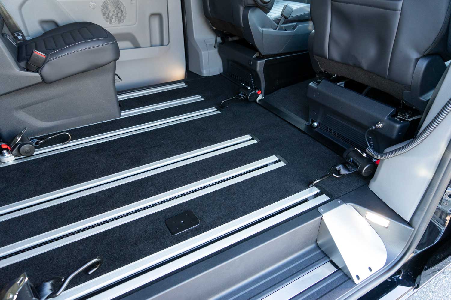 Ford Tourneo Custom 2024, Seiteneinstieg, Kassettenlift, Rollstuhlplatz, Sodermanns