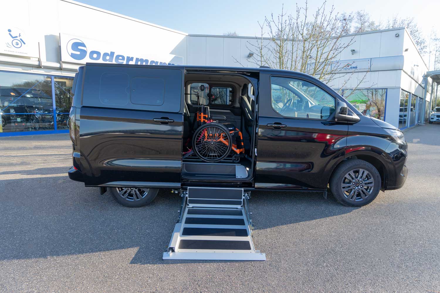 Ford Tourneo Custom 2024, Seiteneinstieg, Kassettenlift, Rollstuhlplatz, Sodermanns