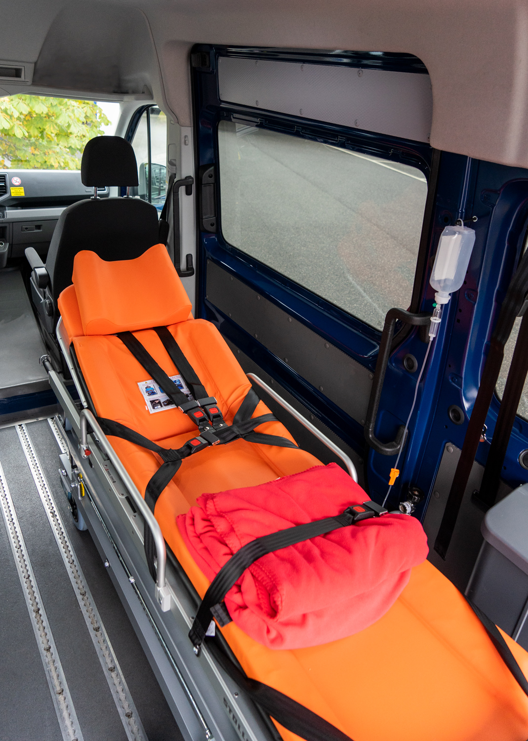 Behindertengerechter Volkswagen Crafter, Fahrtrage, Liegendtransport, Sodermanns