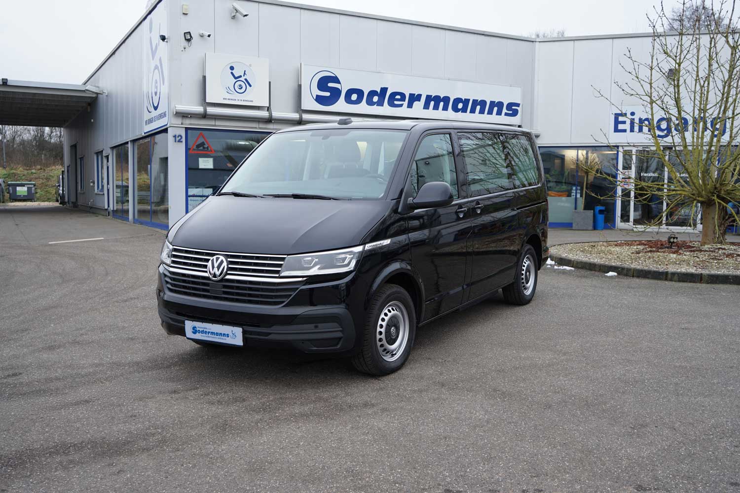 Behindertengerechter Volkswagen T6.1 Selbstfahrerumbau mit Campingausstattung, Sodermanns