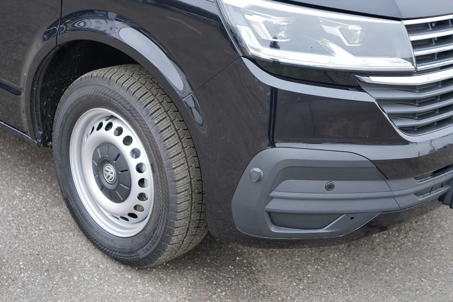 Behindertengerechter Volkswagen T6.1 Selbstfahrerumbau mit Campingausstattung, Sodermanns