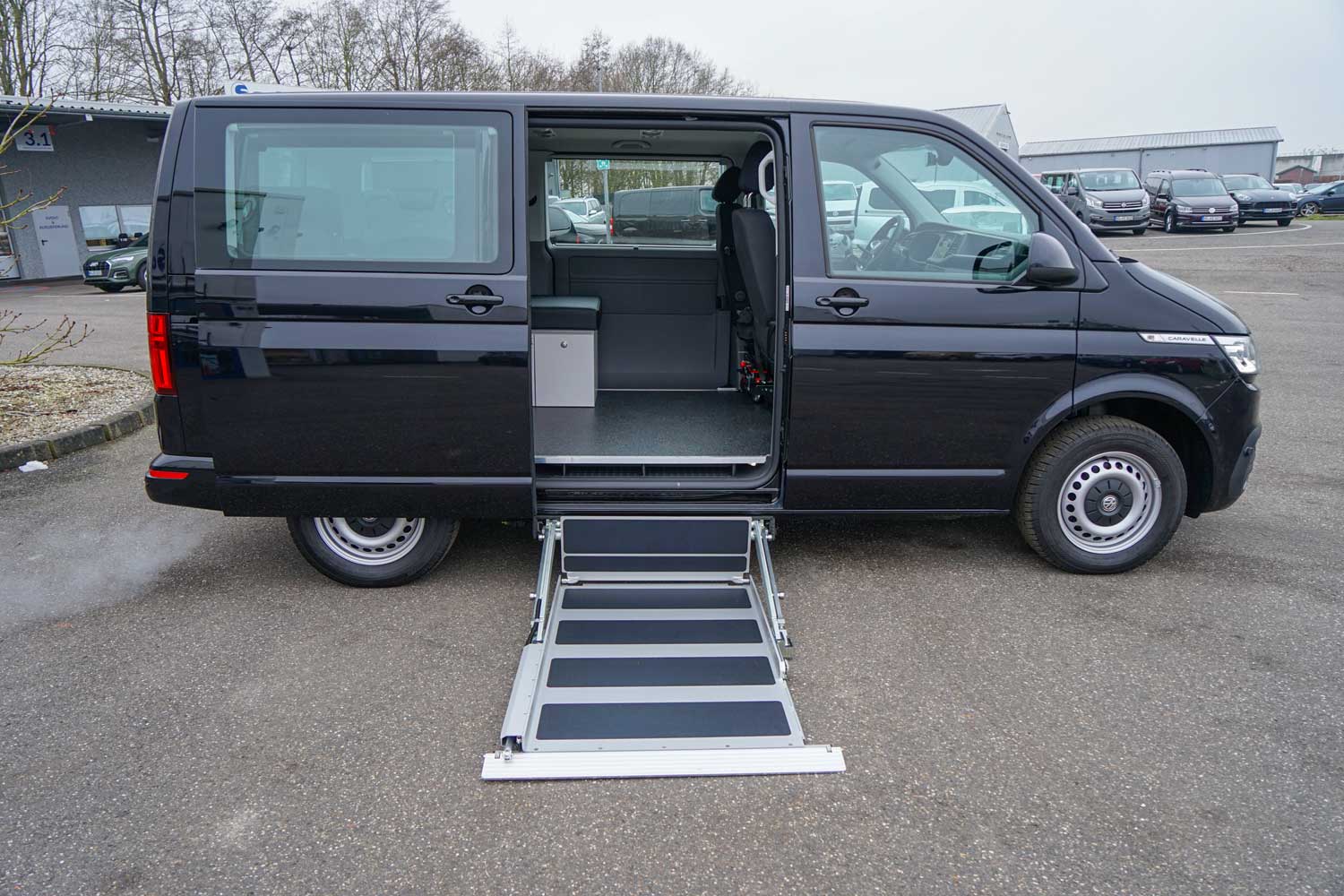 Behindertengerechter Volkswagen T6.1 Selbstfahrerumbau mit Campingausstattung, Sodermanns