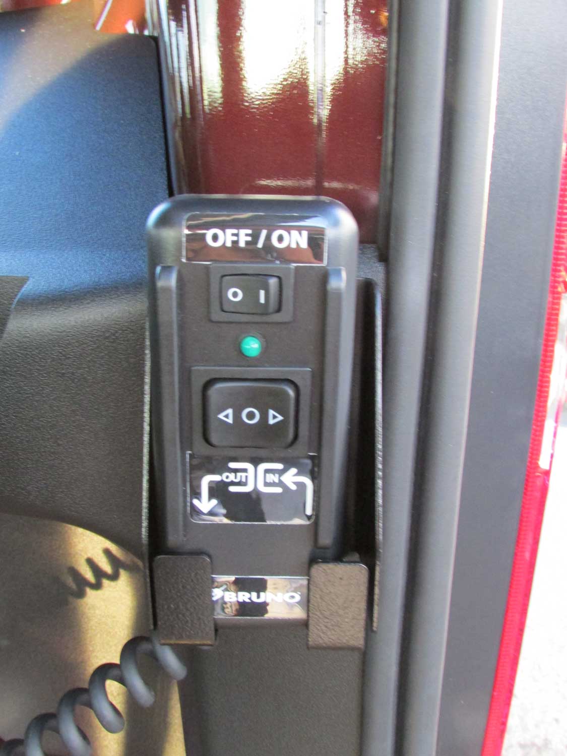 Joey Lift als Einstiegshilfe am behindertengerechten Fiat Doblo, Fernbedienung, Sodermanns