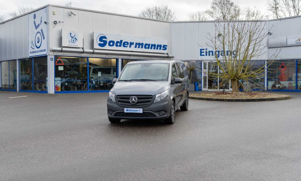 Behindertengerechter Mercedes Benz E-Vito, Heckeinstieg, Elektro-Auto, Sodermanns