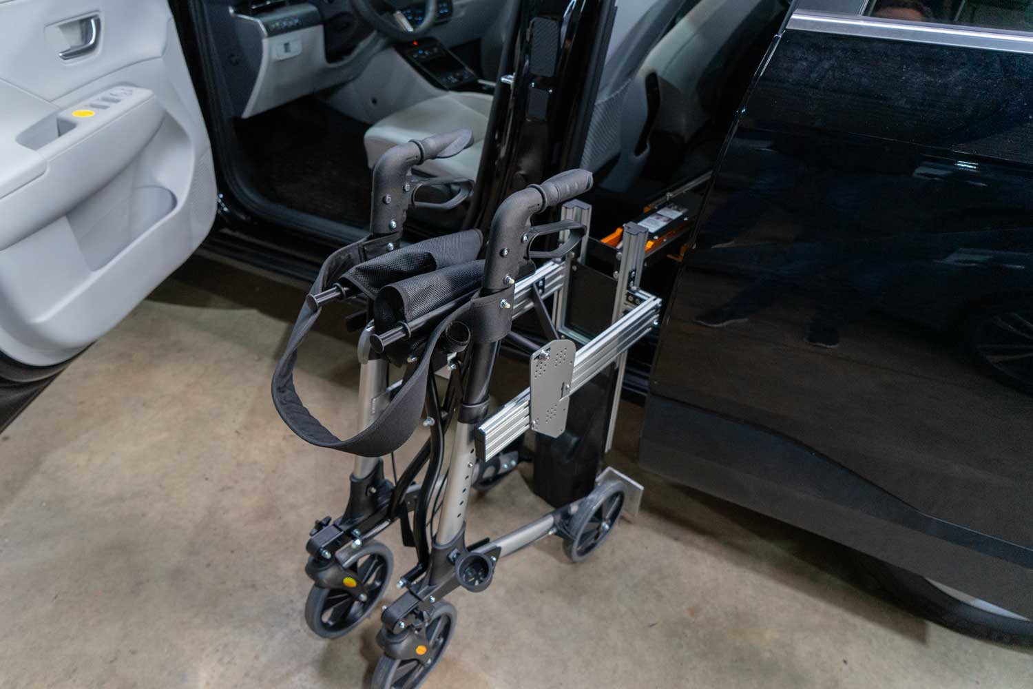 Ladeboy S2 individuelle Verladung von Rollator, Sodermanns