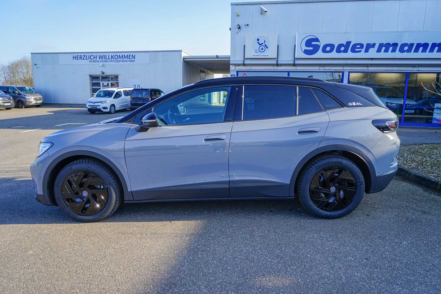 Behindertengerechter Volkswagen ID.4 als Selbstfahrerumbau mit Linksgas und Multifunktionslenkraddrehknauf, Sodermanns