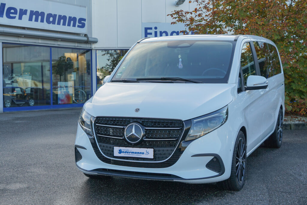 Behindertengerechte Mercedes-Benz V-Klasse mit Heckausschnitt und Dockingstation, Sodermanns