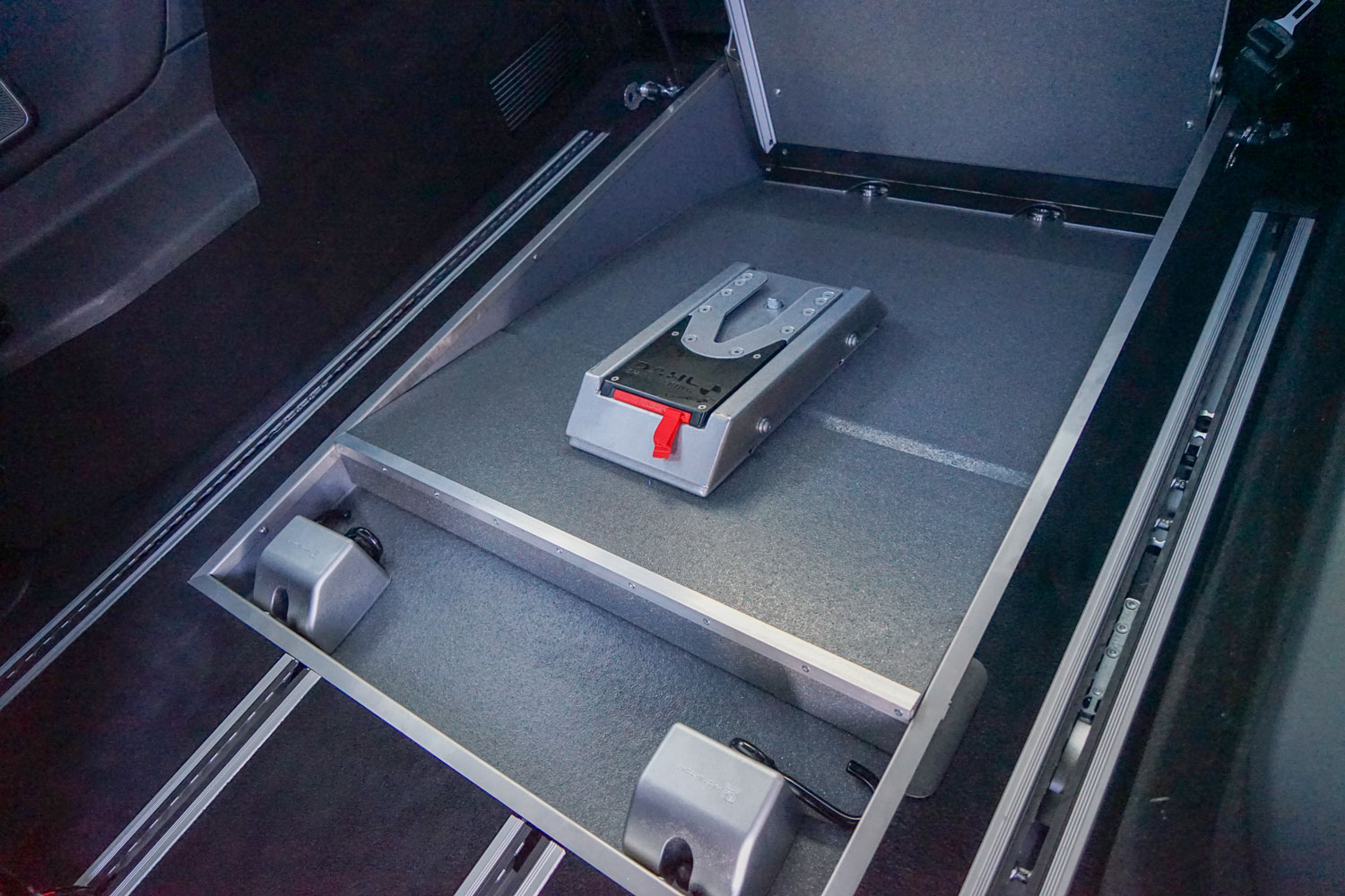 Behindertengerechte Mercedes-Benz V-Klasse mit Heckausschnitt und Dockingstation, Sodermanns