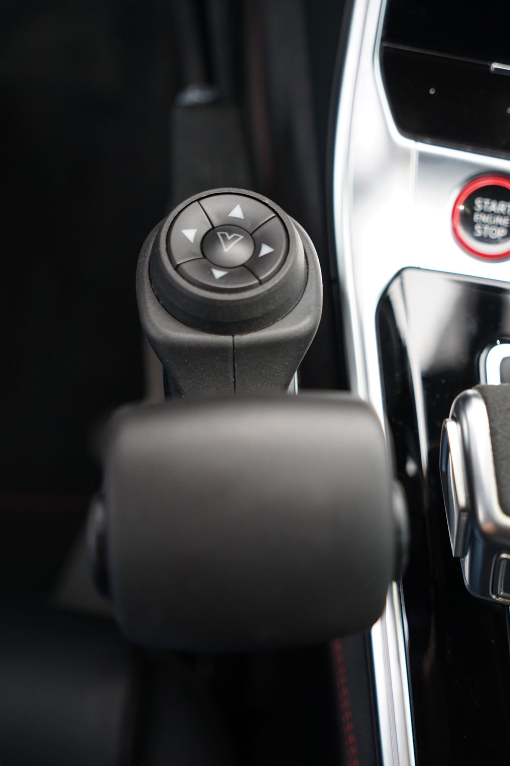 Behindertengerechter Audi RS7 als Selbstfahrerumbau mit Handgerät für Gas und Bremse mit Commander, Sodermanns