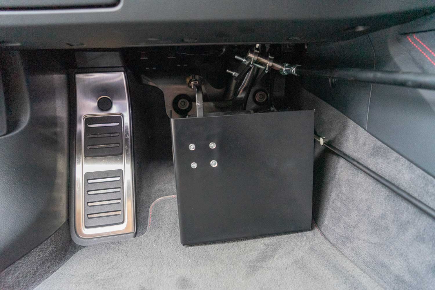 Behindertengerechter Audi RS7 als Selbstfahrerumbau mit Handgerät für Gas und Bremse mit Commander, Sodermanns