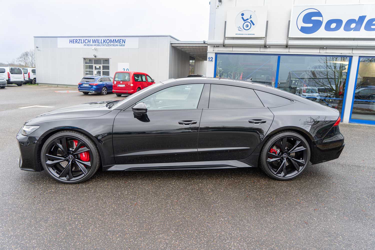 Behindertengerechter Audi RS7 als Selbstfahrerumbau mit Handgerät für Gas und Bremse mit Commander, Sodermanns