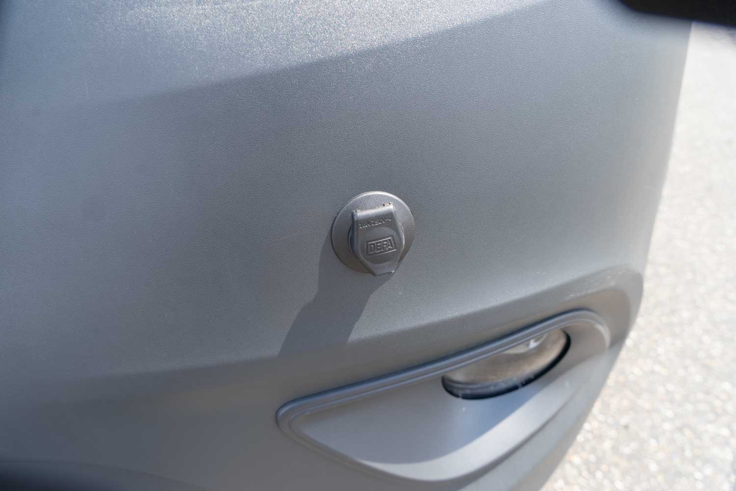 Behindertengerechter Mercedes Benz Sprinter als Passivfahrerumbau mit Kassettenlift, Rollstuhlplatz und Smartfloorboden, Sodermanns