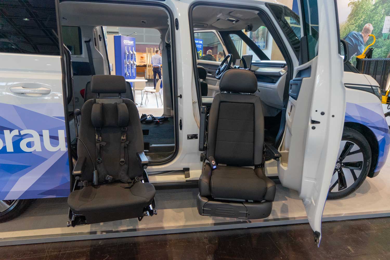 Behindertengerechter VW ID. Buzz, Vorführfahrzeug, Turny Evo, Carony Sitz, Carolift, Sodermanns
