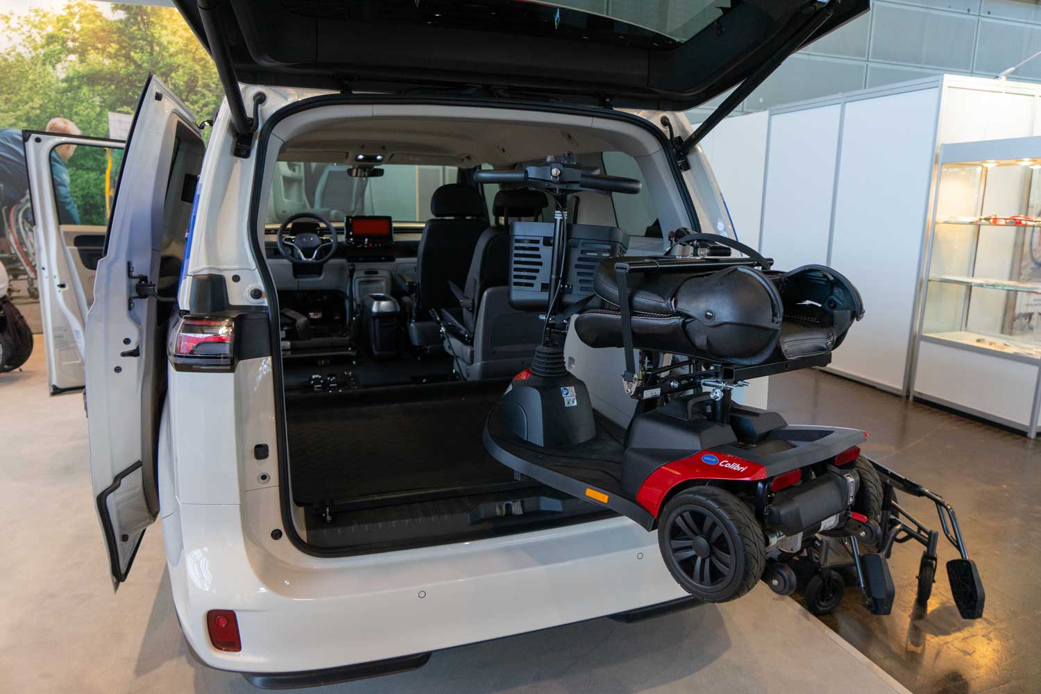 Behindertengerechter VW ID. Buzz, Vorführfahrzeug, Turny Evo, Carony Sitz, Carolift, Sodermanns
