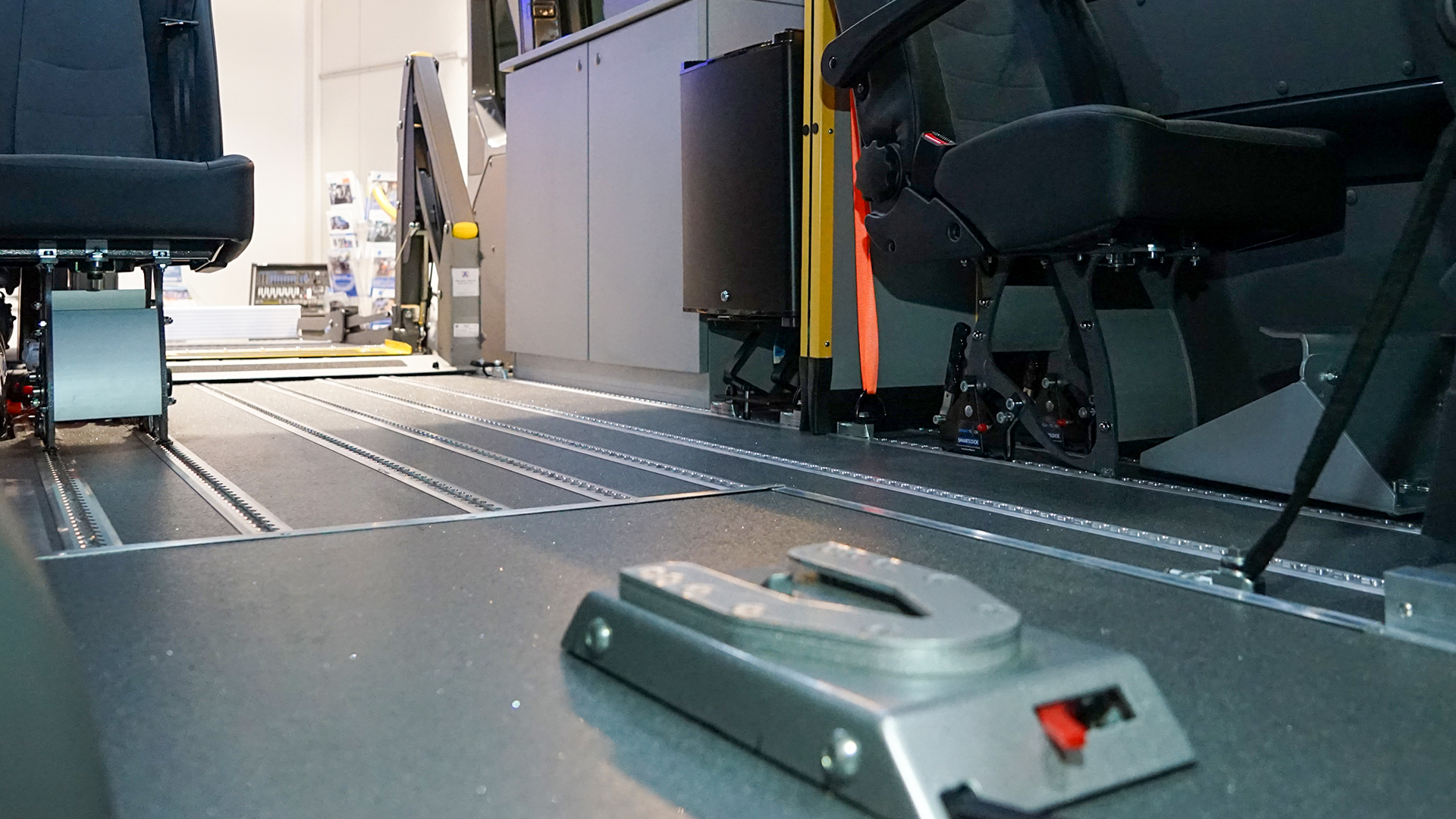 Behindertengerechtes VW Crafter Freizeitmobil als Passivfahrerumbau, Campingumbauten und höhere Deckenhöhe auf der Beifahrerseite, Sodermanns