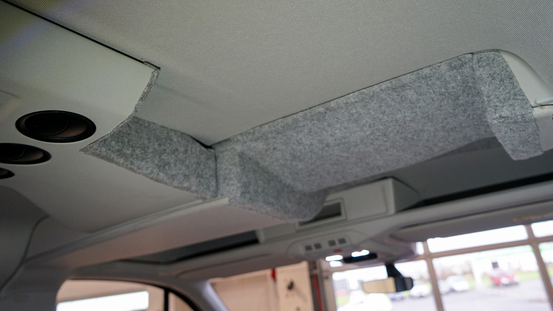 Behindertengerechtes VW Crafter Freizeitmobil als Passivfahrerumbau, Campingumbauten und höhere Deckenhöhe auf der Beifahrerseite, Sodermanns