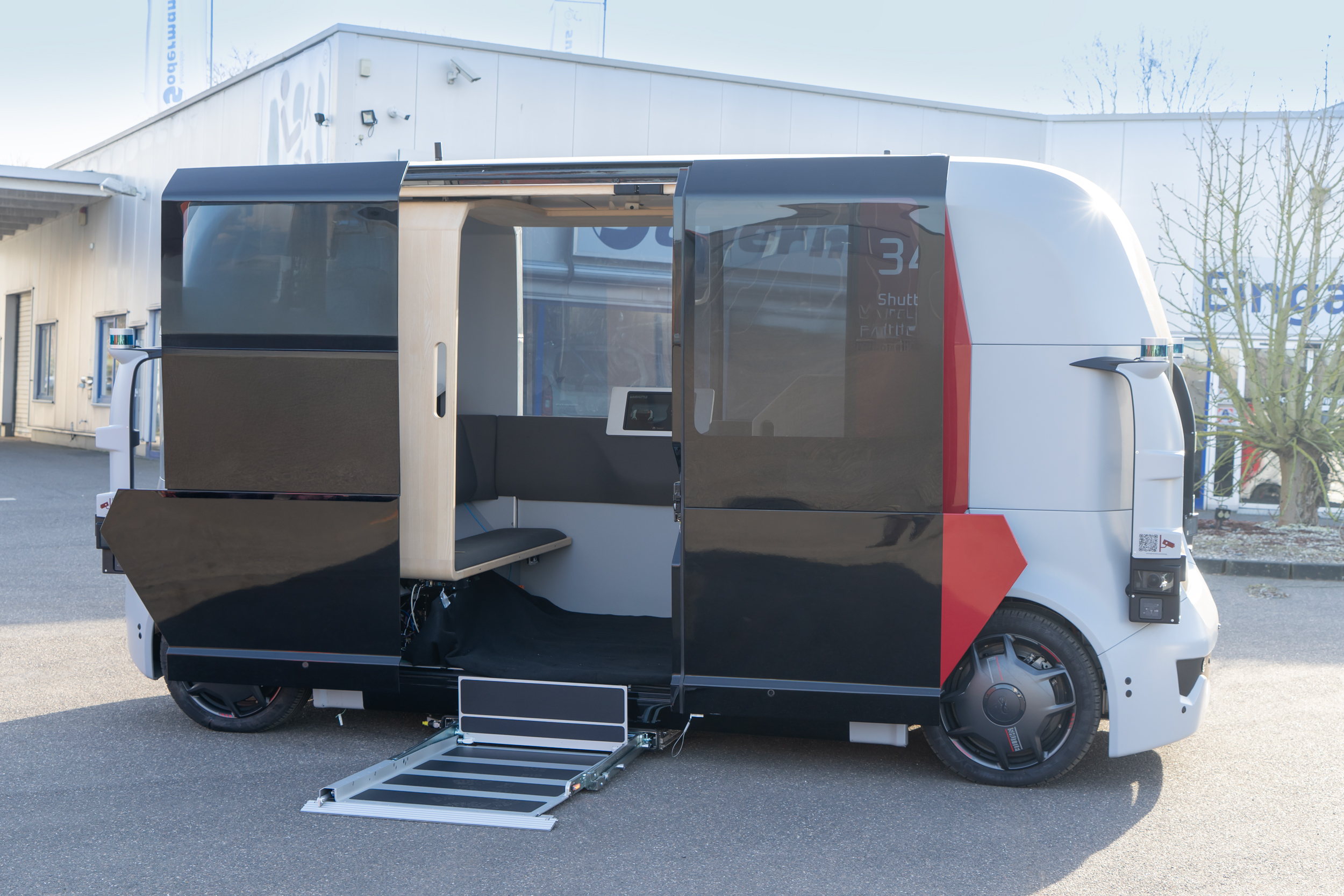 Barrierefreies E-Shuttle der RWTH Aachen mit Unterflur Kassettenlift, Sodermanns