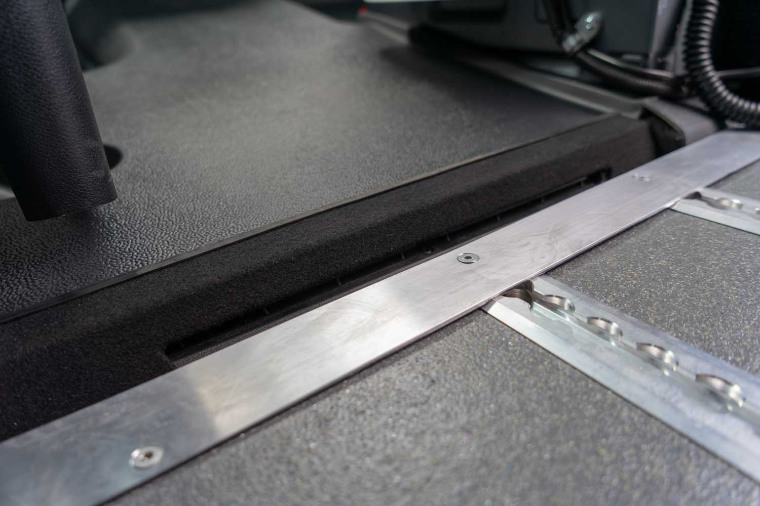 Behindertengerechter Mercedes Benz Sprinter als Passivfahrerumbau mit Kassettenlift, Rollstuhlplatz und Smartfloorboden, Sodermanns