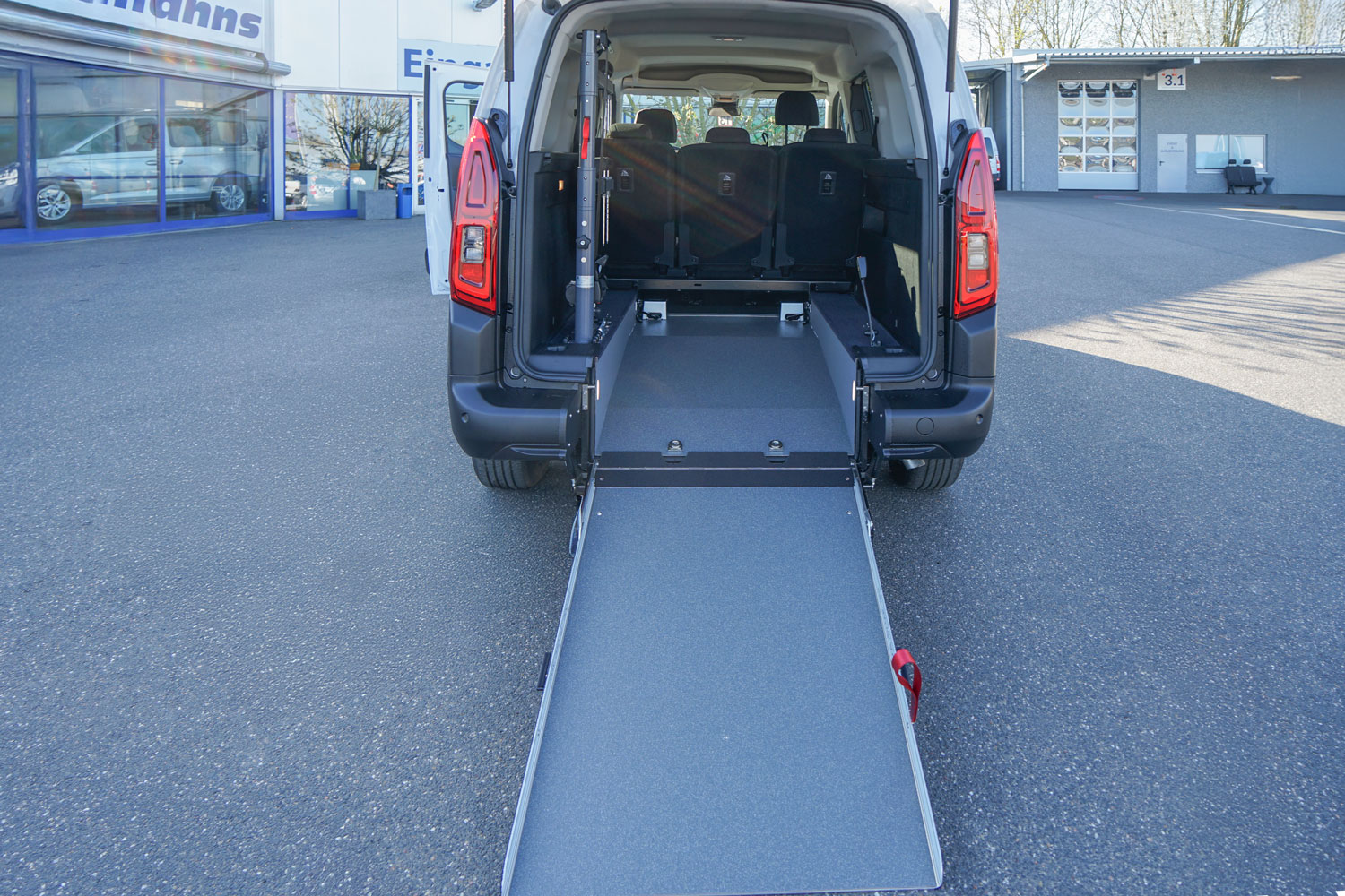 Behindertengerechter Citroen Berlingo mit Heckeinstieg, Sodermanns