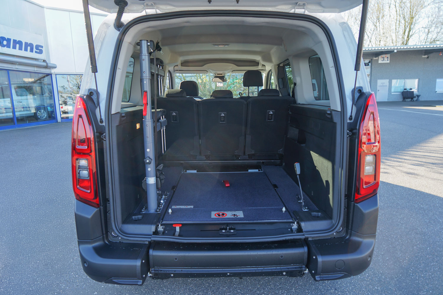 Behindertengerechter Citroen Berlingo mit Heckeinstieg, Sodermanns