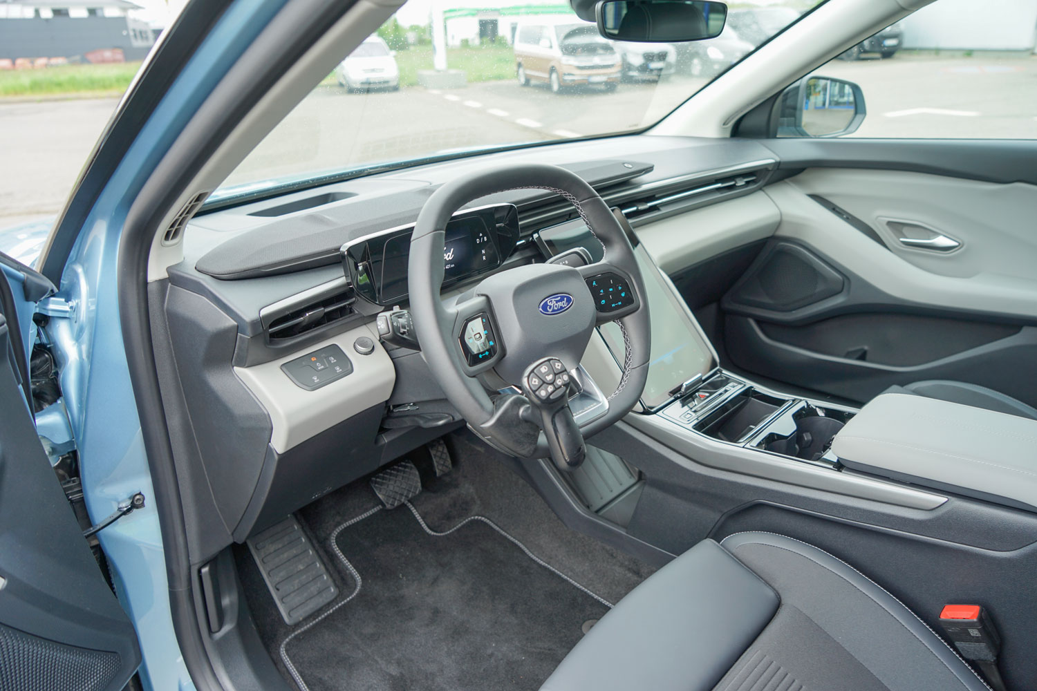 Behindertengerechter Ford Explorer Selbstfahrerumbau mit MFD und Startknopfverlegung, Sodermanns