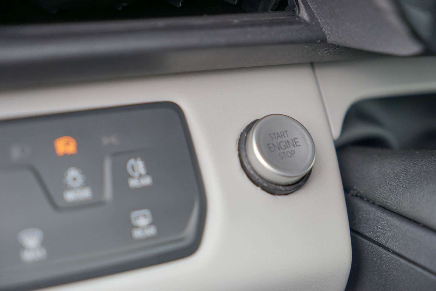 Behindertengerechter Ford Explorer Selbstfahrerumbau mit MFD und Startknopfverlegung, Sodermanns