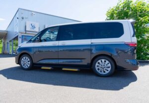 Behindertengerechter Volkswagen T7 Multivan Passivfahrerumbau, Automatische Trittstufe, Sodermanns